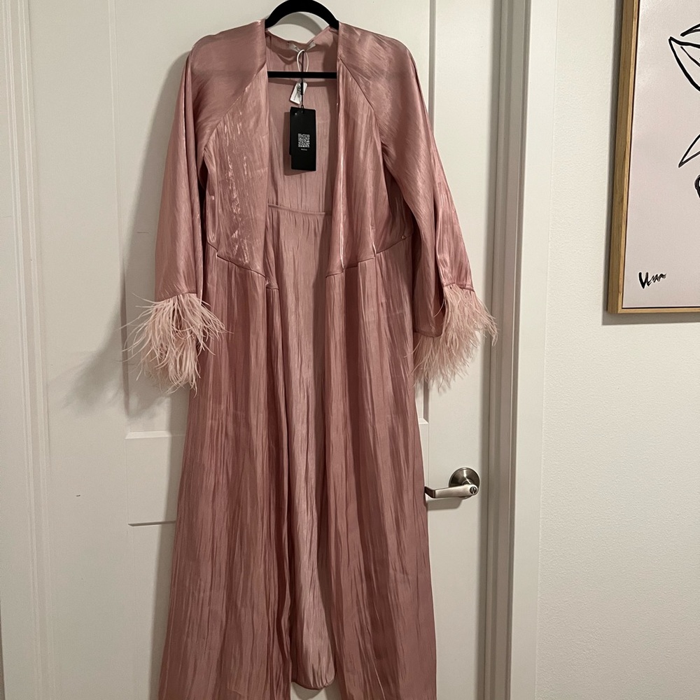 🆕M/L pink robe/kimono with feather